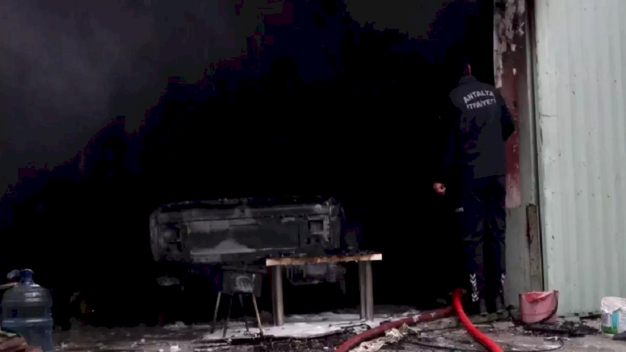 Antalya'da Araç Boyama Atölyesinde Yangın