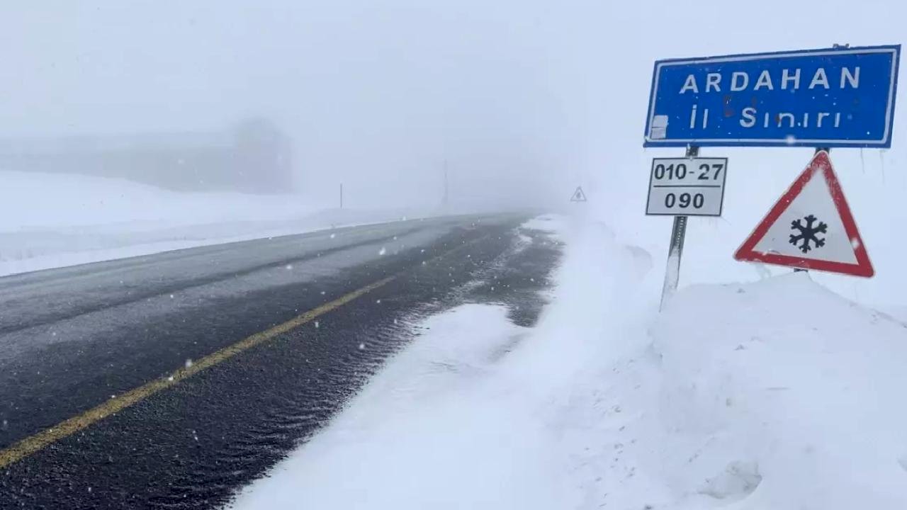 Ardahan'da Tır Geçişleri Yasaklandı