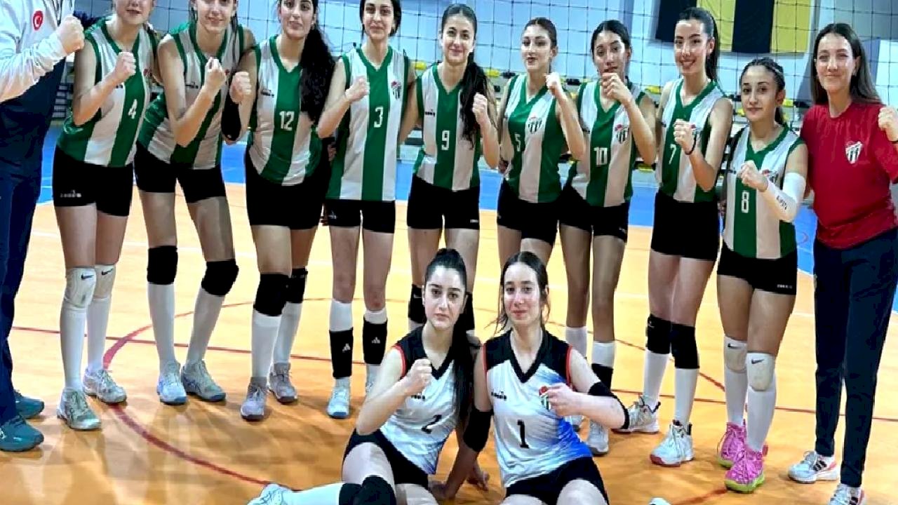 Artvin’in genç sultanlarından net galibiyet