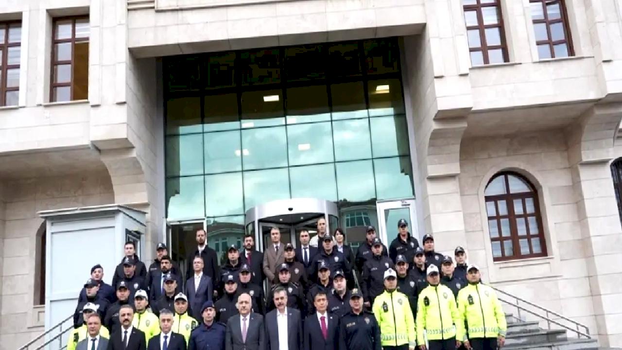 Bakan Çiftçi Kızılcahamam'da Polislerle Bayramlaştı