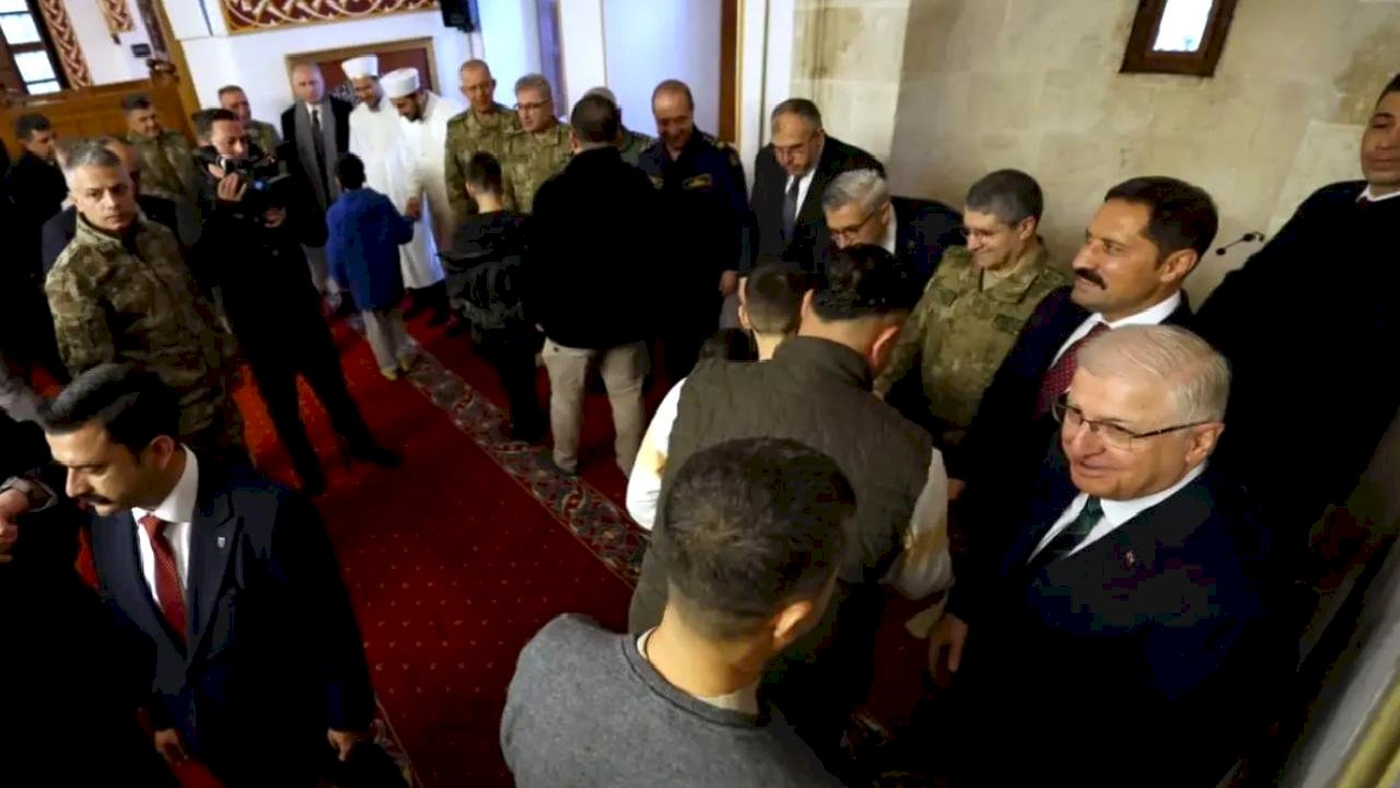 Bakan Güler Bayram Namazını Hatay'da Kıldı