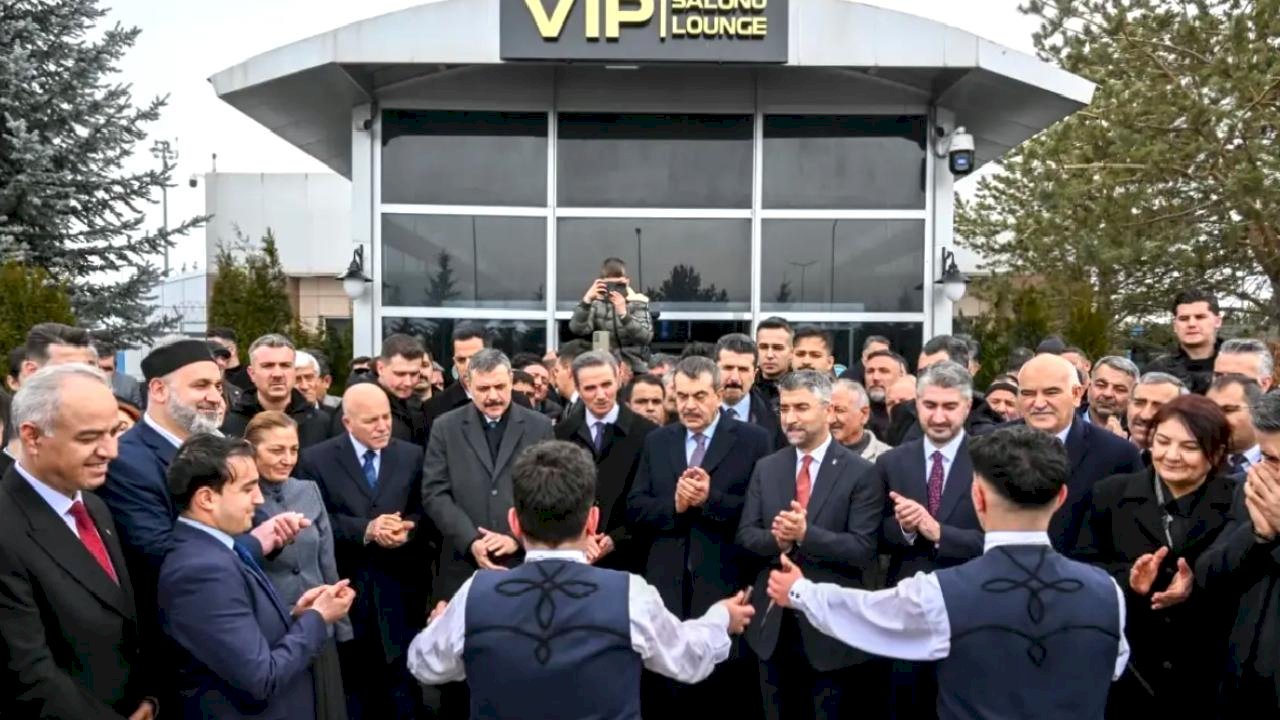 Bakan Tekin'den CHP'ye Eleştiriler