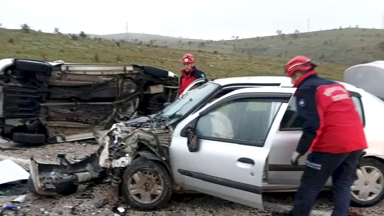 Balıkesir'de Trafik Kazası: 5 Yaralı