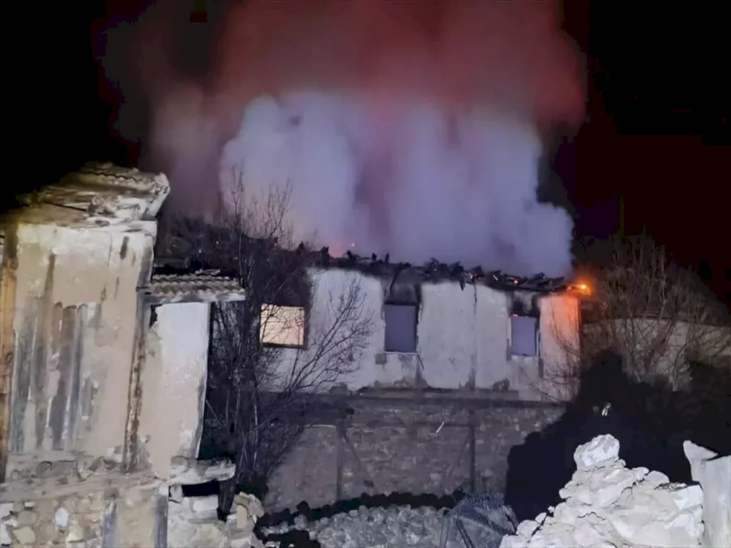 Banaz'da Kullanılmayan Evde Yangın