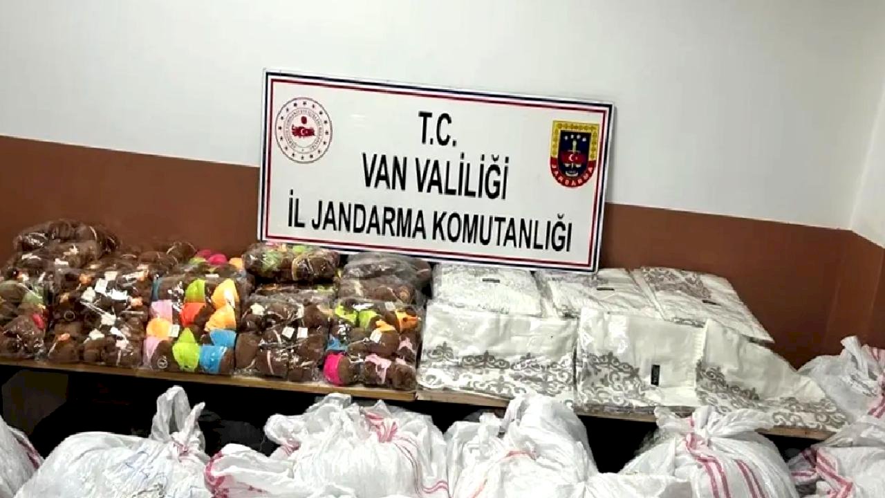 Başkale'de Kaçak Gıda ve Eşya Ele Geçirildi