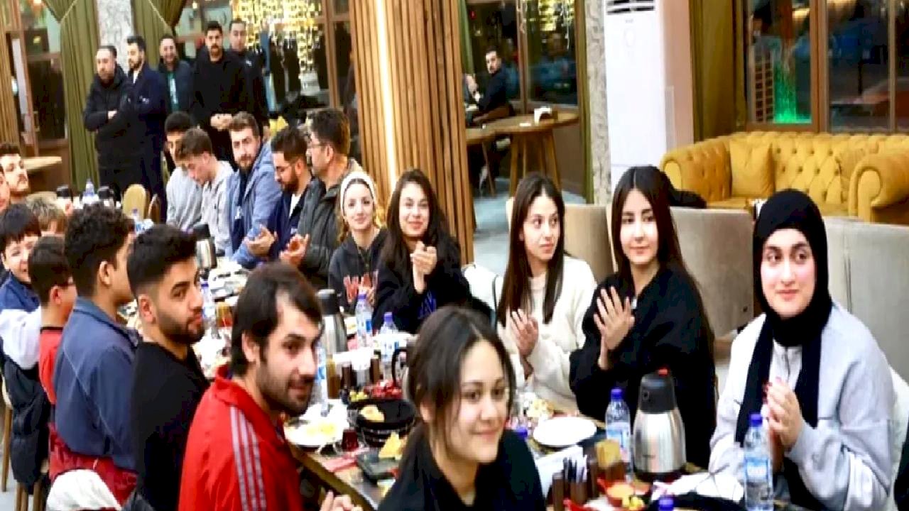 Başkan Rasim Arı Nevşehirli sporcularla sahurda buluştu