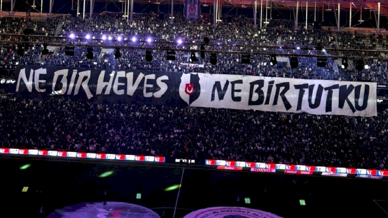 Beşiktaş taraftarından Galatasaray derbisine özel koreografi