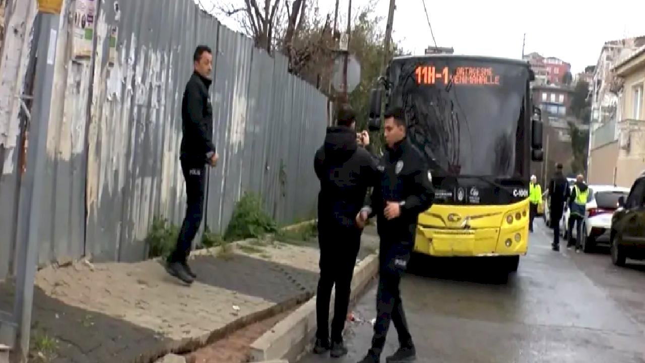 Beykoz'da İETT Otobüsü Direğe Çarptı: 4 Yaralı