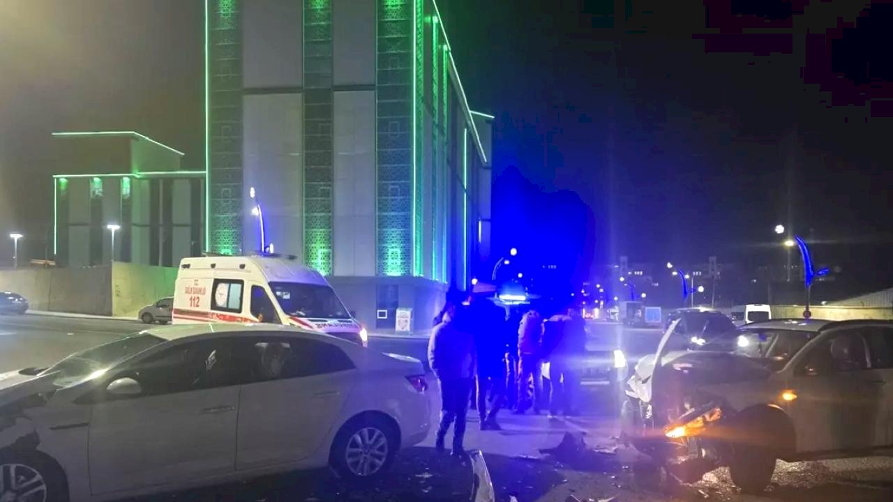 Bingöl'de Trafik Kazası: 4 Yaralı