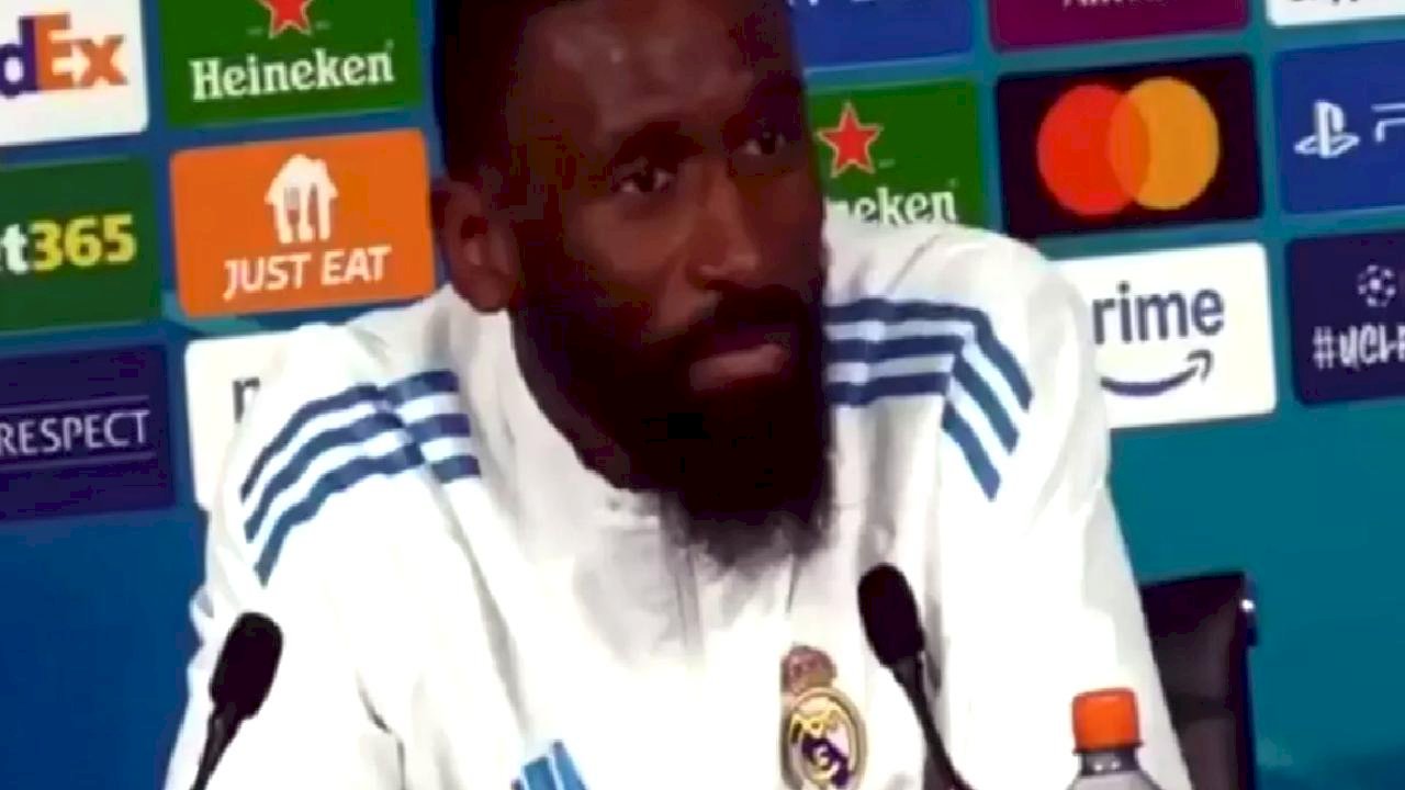 Bir anda yerinden fırladı! Rüdiger'den basın toplantısına damga vuran hareket