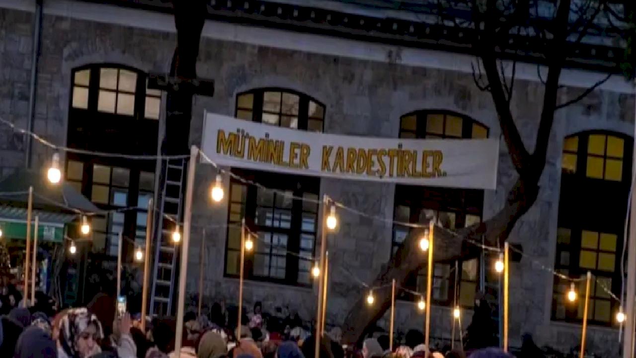 Boğaziçi'nde Geleneksel Ramazan İftarı