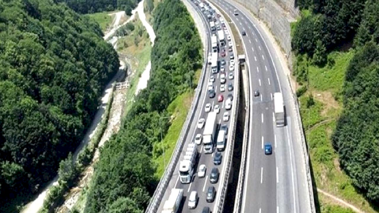 Bolu Dağı Tüneli'nde bayram yoğunluğu: 331 bin 321 araç geçti