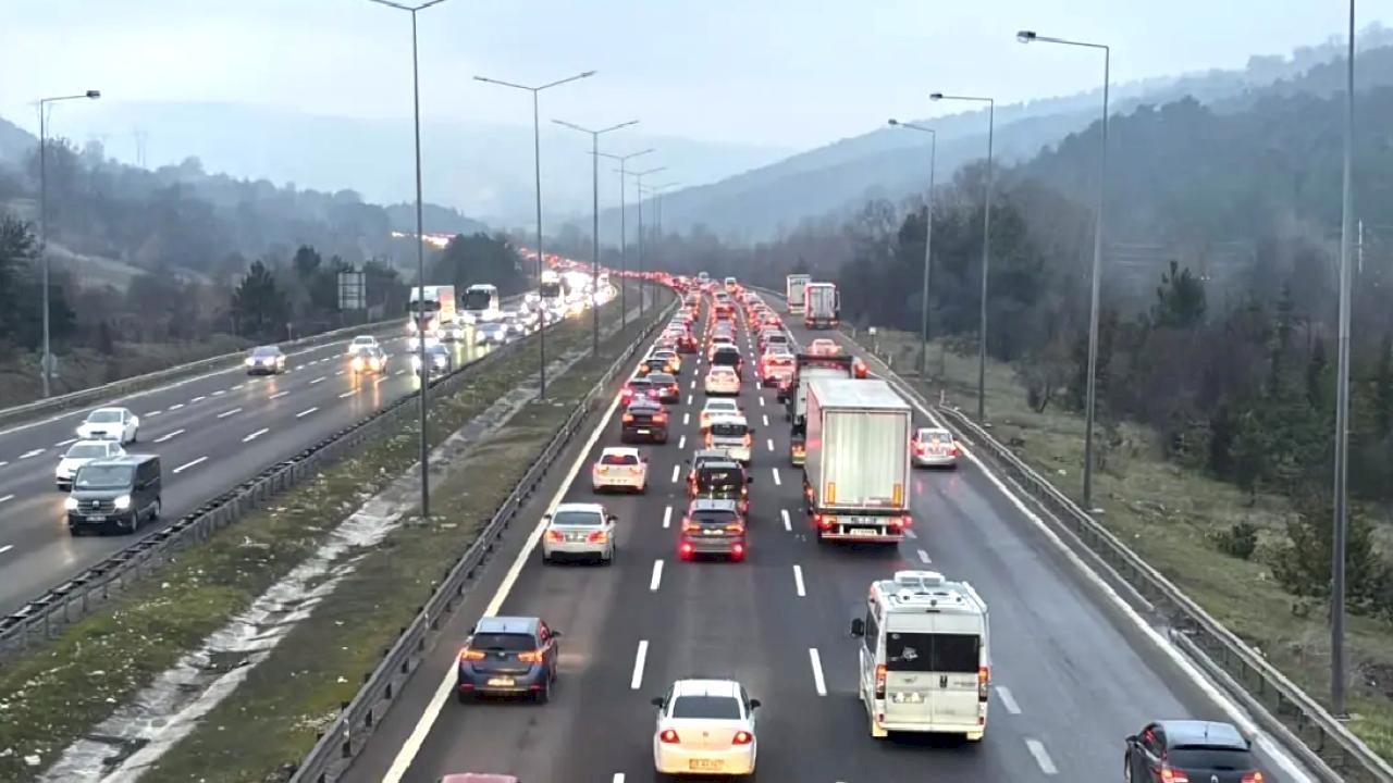 Bolu Geçişinde Bayram Traffik Yoğunluğu
