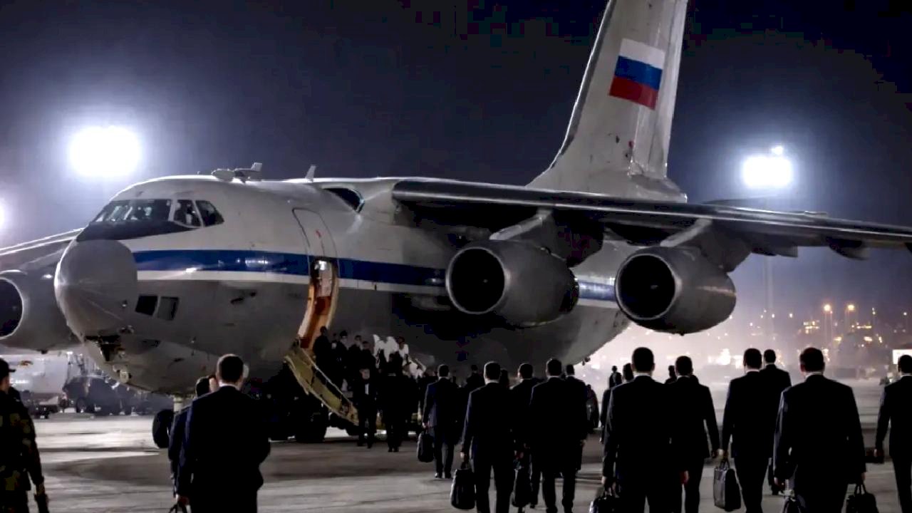 Bomba iddia: Rus kargo uçağı indi, onlarca İranlı diplomat ülkeyi terk etti