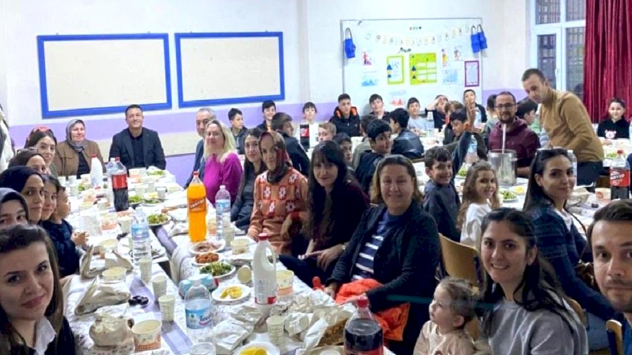 Bozhüyük Köyü’nde imece yordamı iftar geleneği sürüyor