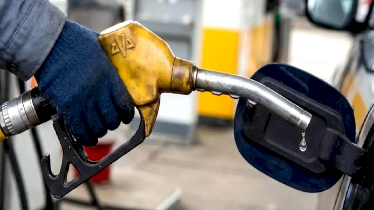 Brent petrolün varili vadeli piyasalarda 85 doları aştı