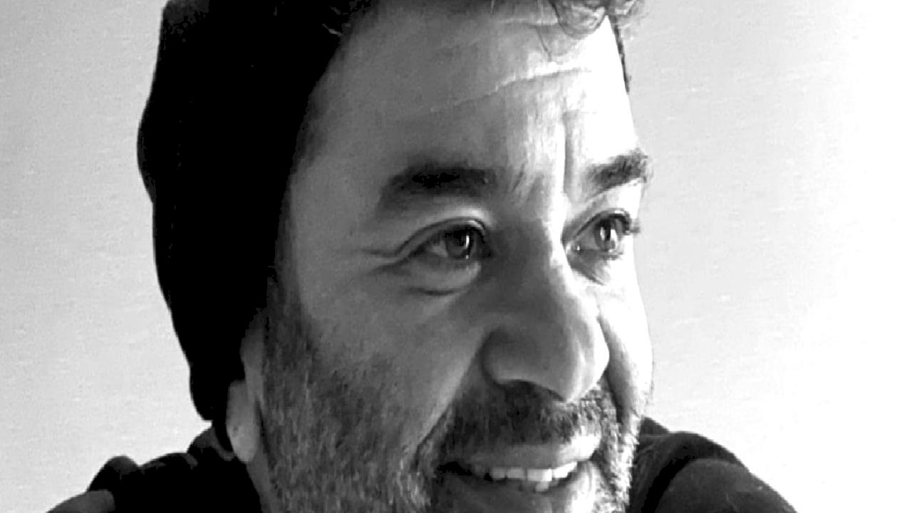 Bülent Şakrak'tan genç sevgiliye ilan-ı aşk