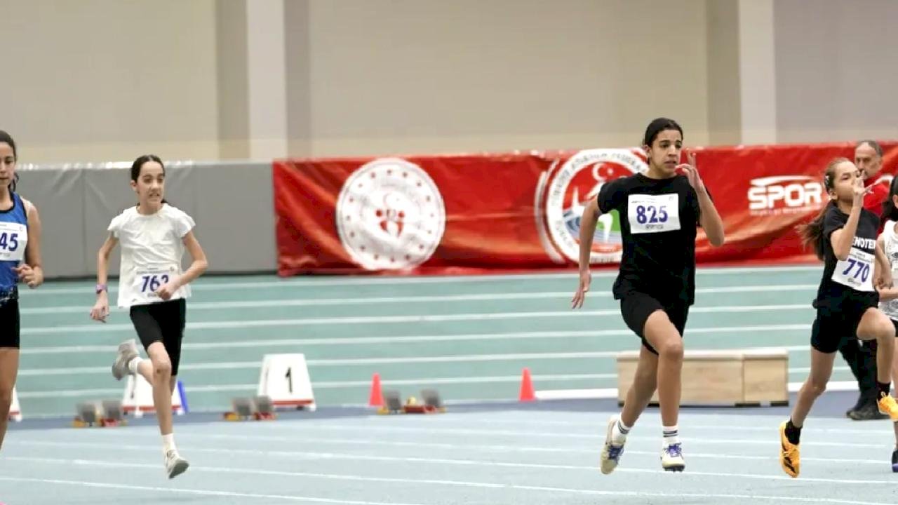 Bursa Büyükşehir Belediyesporlu atletler Türkiye Şampiyonası’nı 3 madalyayla tamamladı