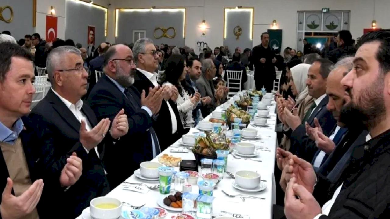  Bursa Emek’te gönüller aynı iftar sofrasında buluştu