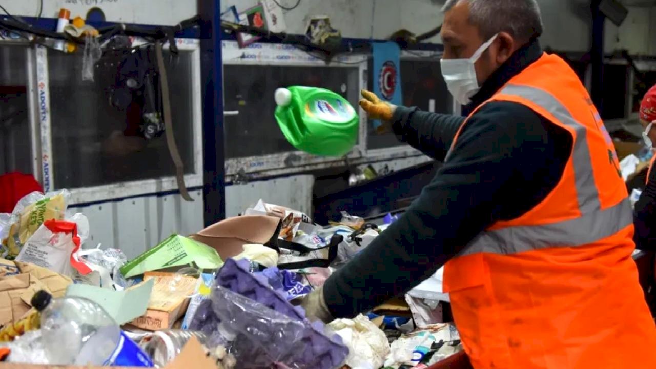 Bursa Yıldırım'da geri dönüşüm her ay 5 bin ağacı kurtarıyor