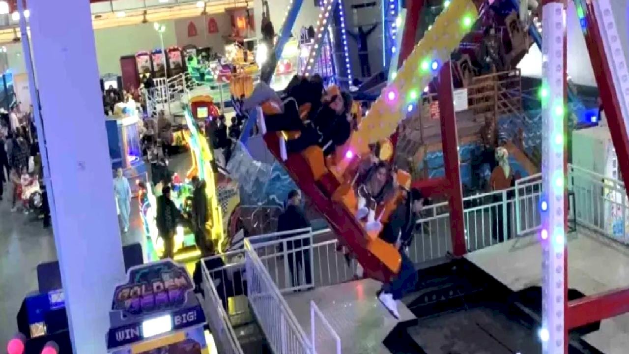 Bursa'da Bayram Yoğunluğu AVM'lerde Yaşandı