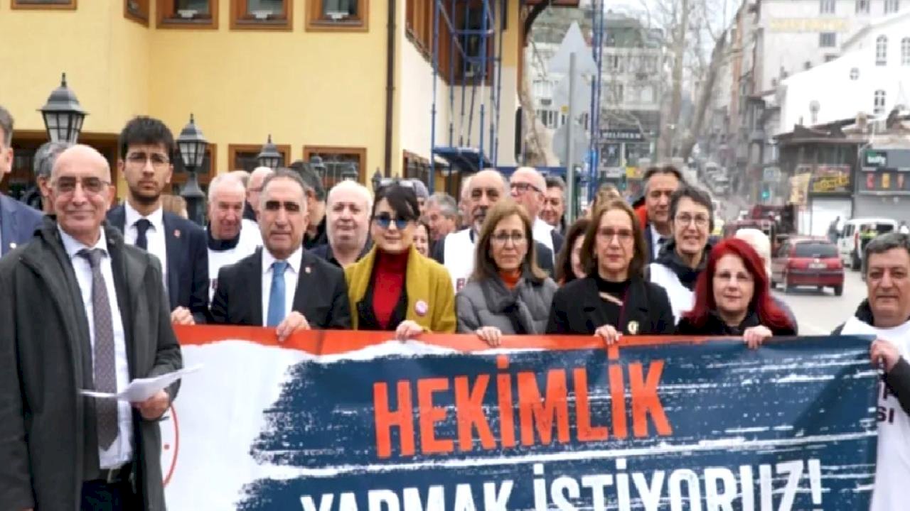 Bursa’da hekimlerden 'sağlık hakkı' yürüyüşü