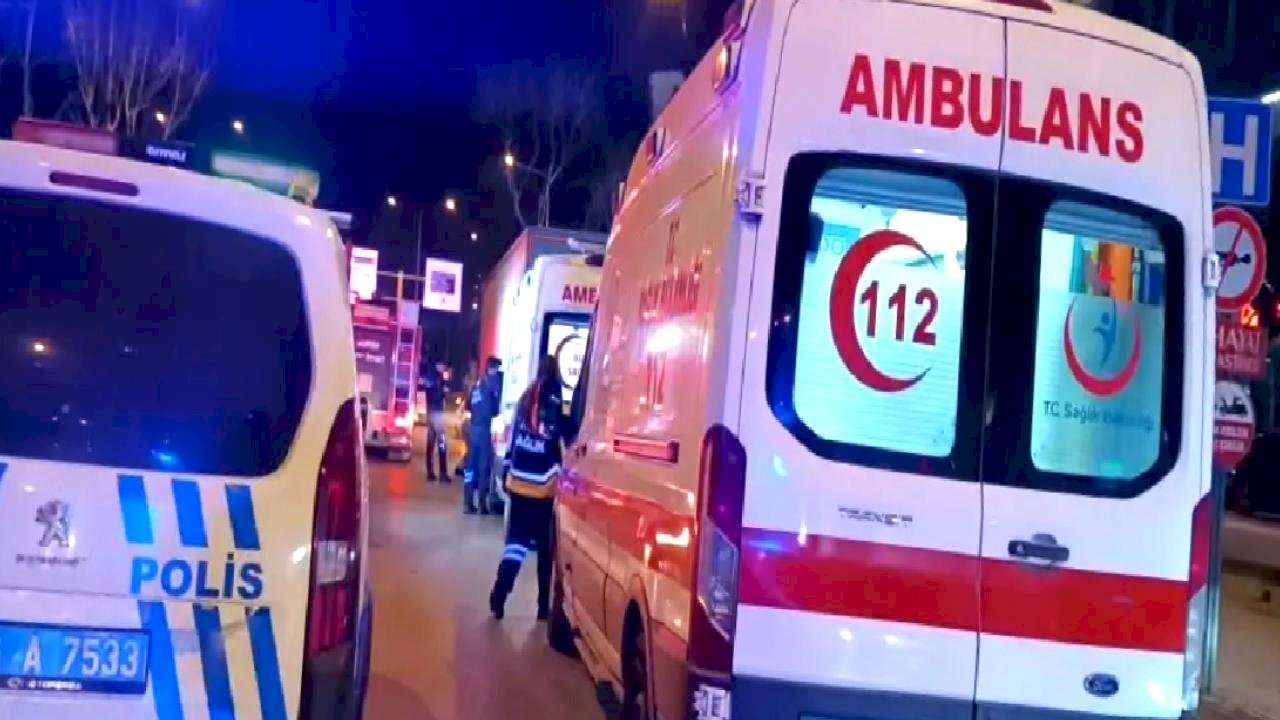 Bursa'da Kaza: Otomobil TIR'ın Altına Girdi