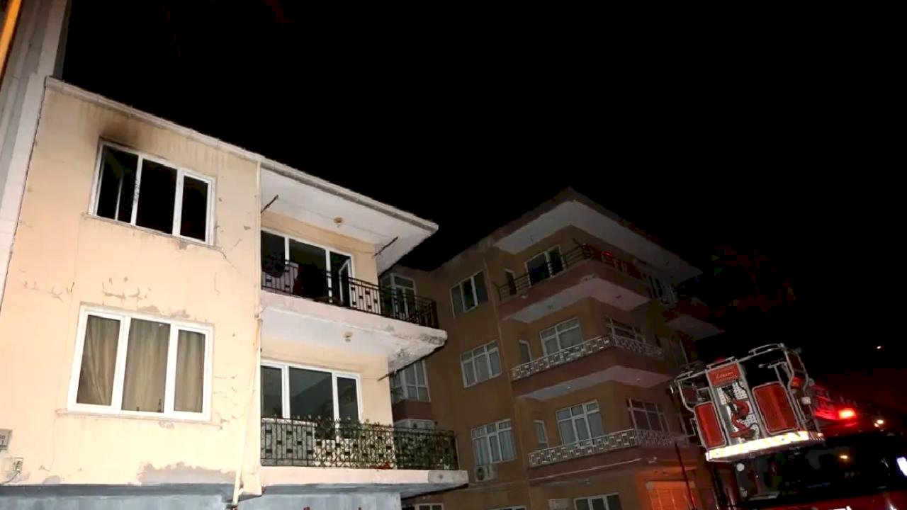 Çanakkale'de Ev Yangını: Bir Kişi Kurtarıldı