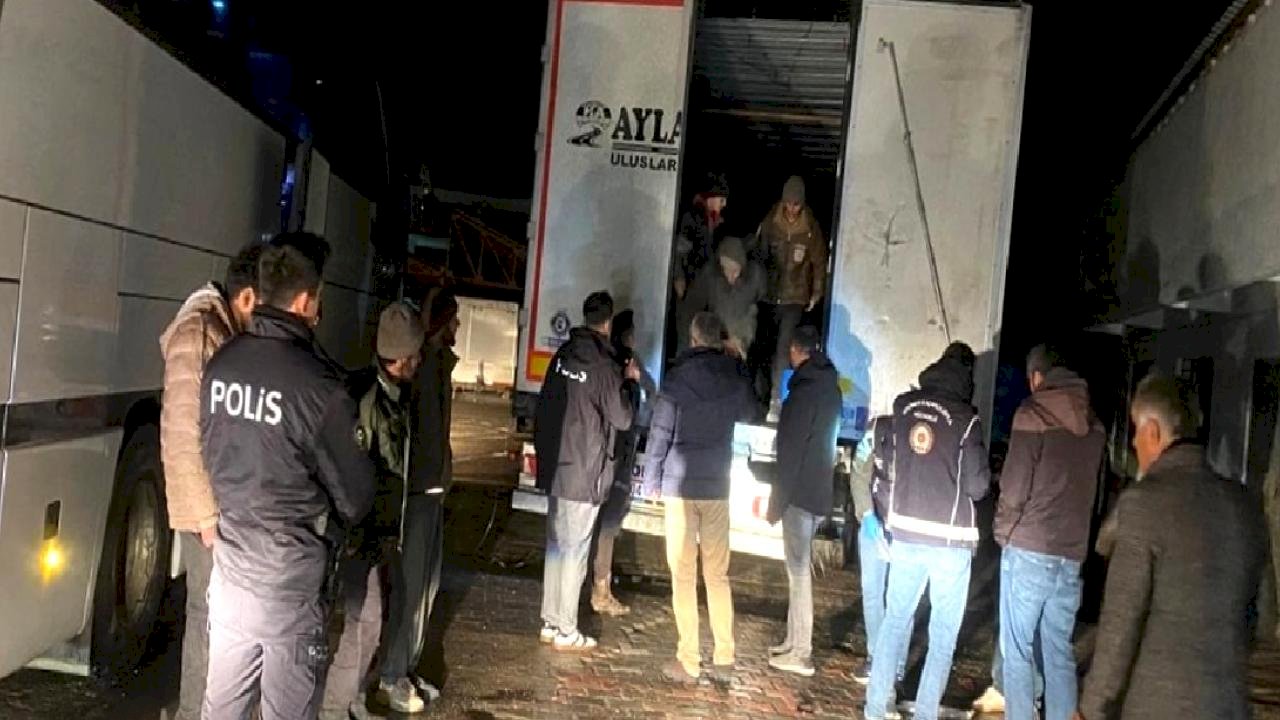 Çankırı’da tırda 75 kaçak göçmen yakalandı