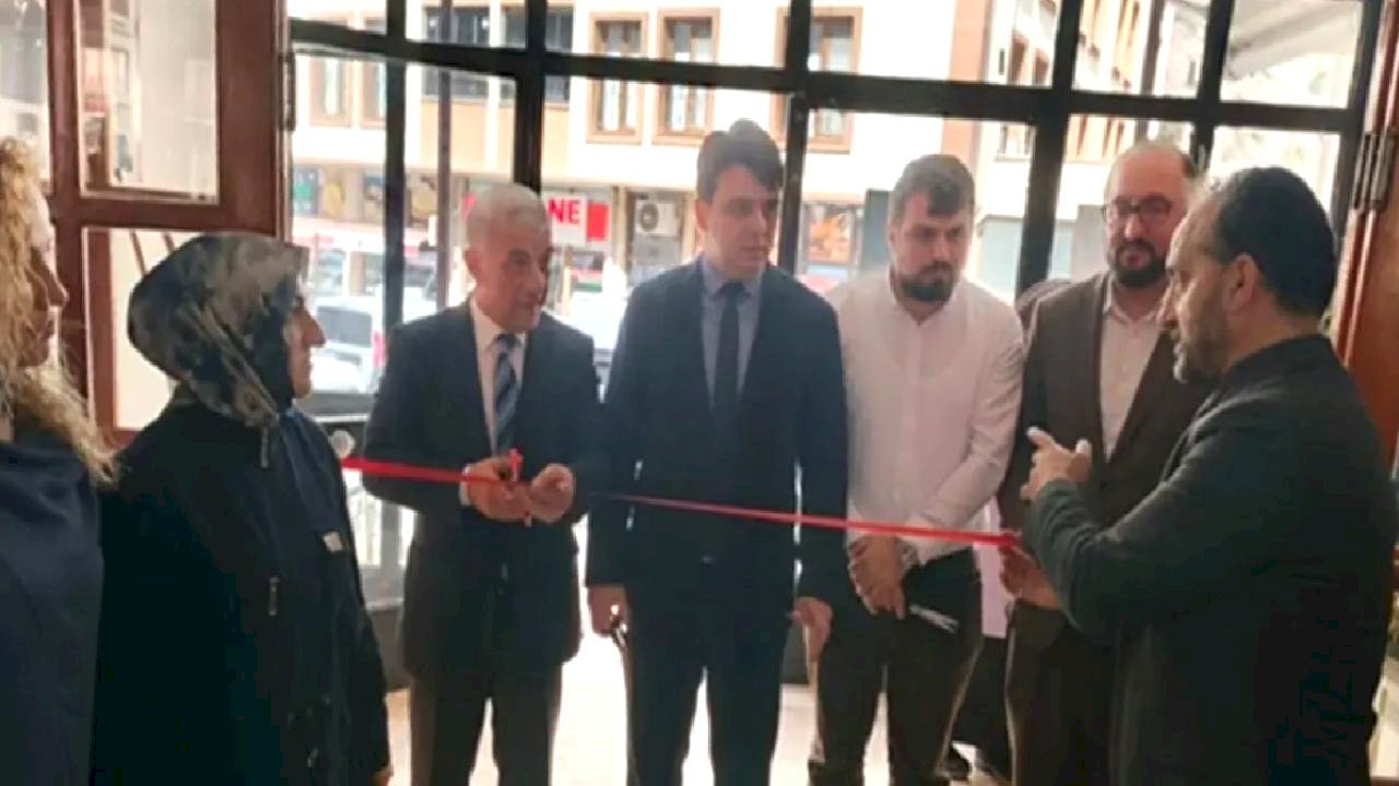 Çaykara'da Hüsn-i Hat ve Ebru Sergisi