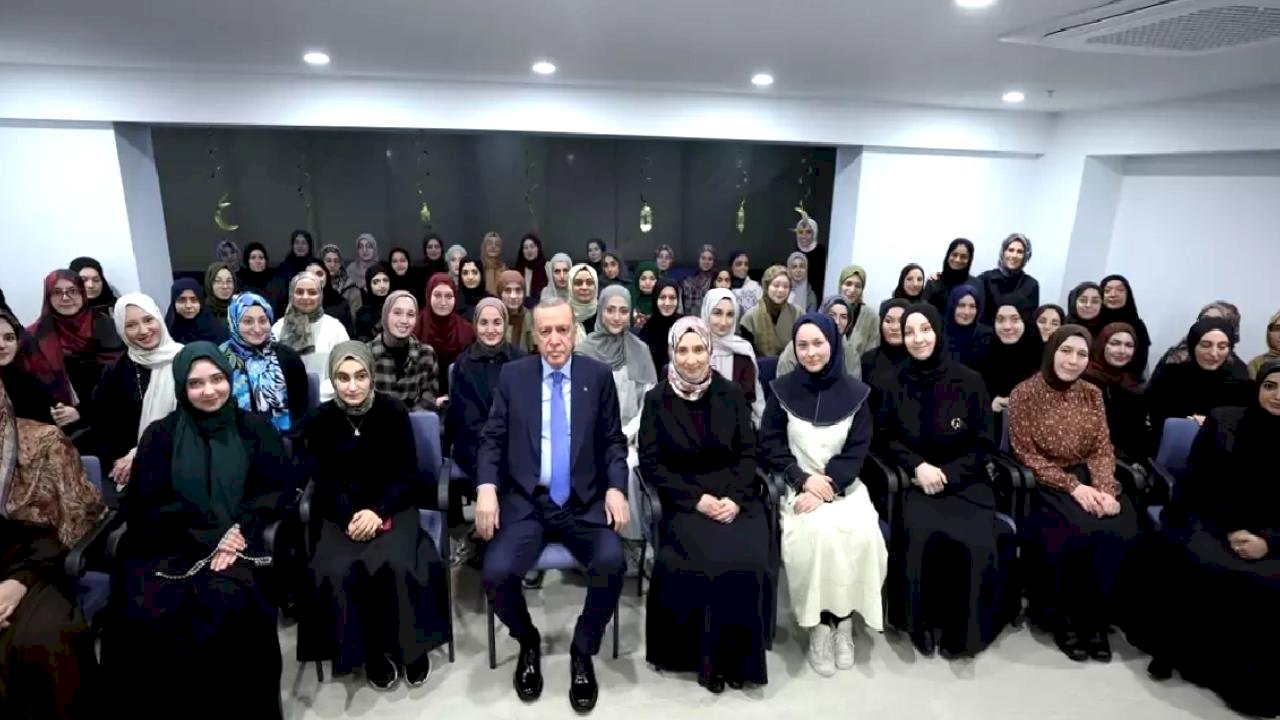 Cumhurbaşkanı Erdoğan, Marmara Üniversitesi Yükseköğrenim Kız Öğrenci Yurdu'nu Ziyaret Etti
