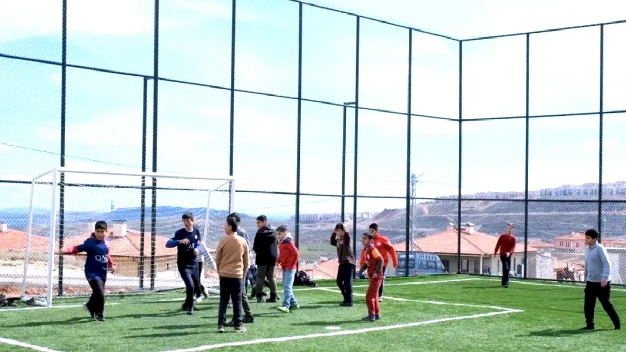 Depremzede Çocuklara Halı Saha Müjdesi