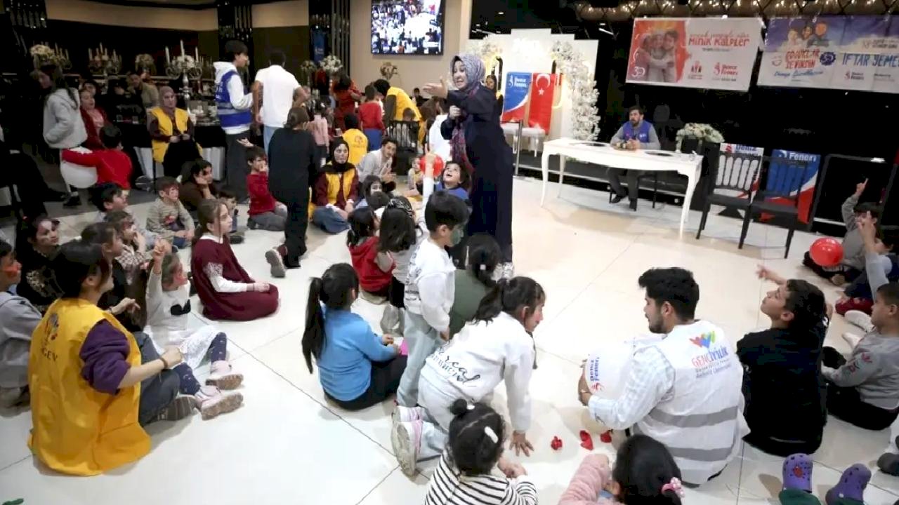 Dünya Yetimler Günü'nde İftar Programı