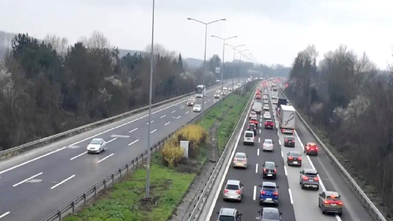 Düzce'de Bayram Dönüşü Trafik Yoğunluğu