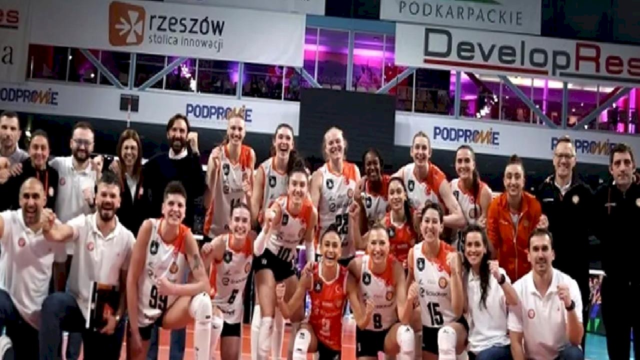 Eczacıbaşı Dynavit adını dörtlü finale yazdırdı!