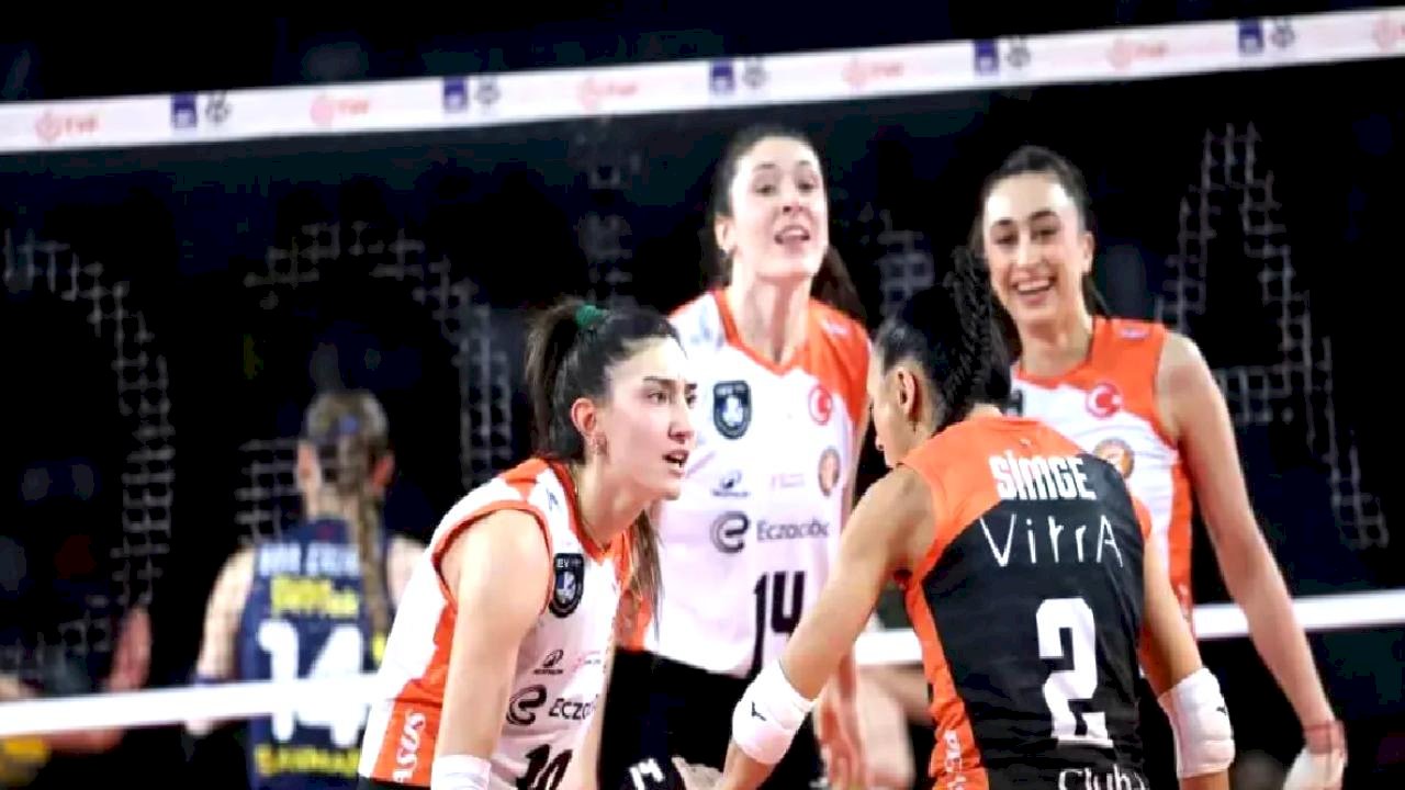 Eczacıbaşı Finale Yükseldi