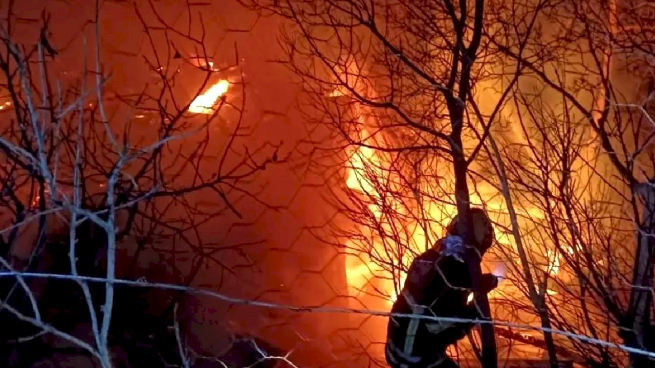 Feke'de Yangın: Tek Katlı Ev Küle Döndü