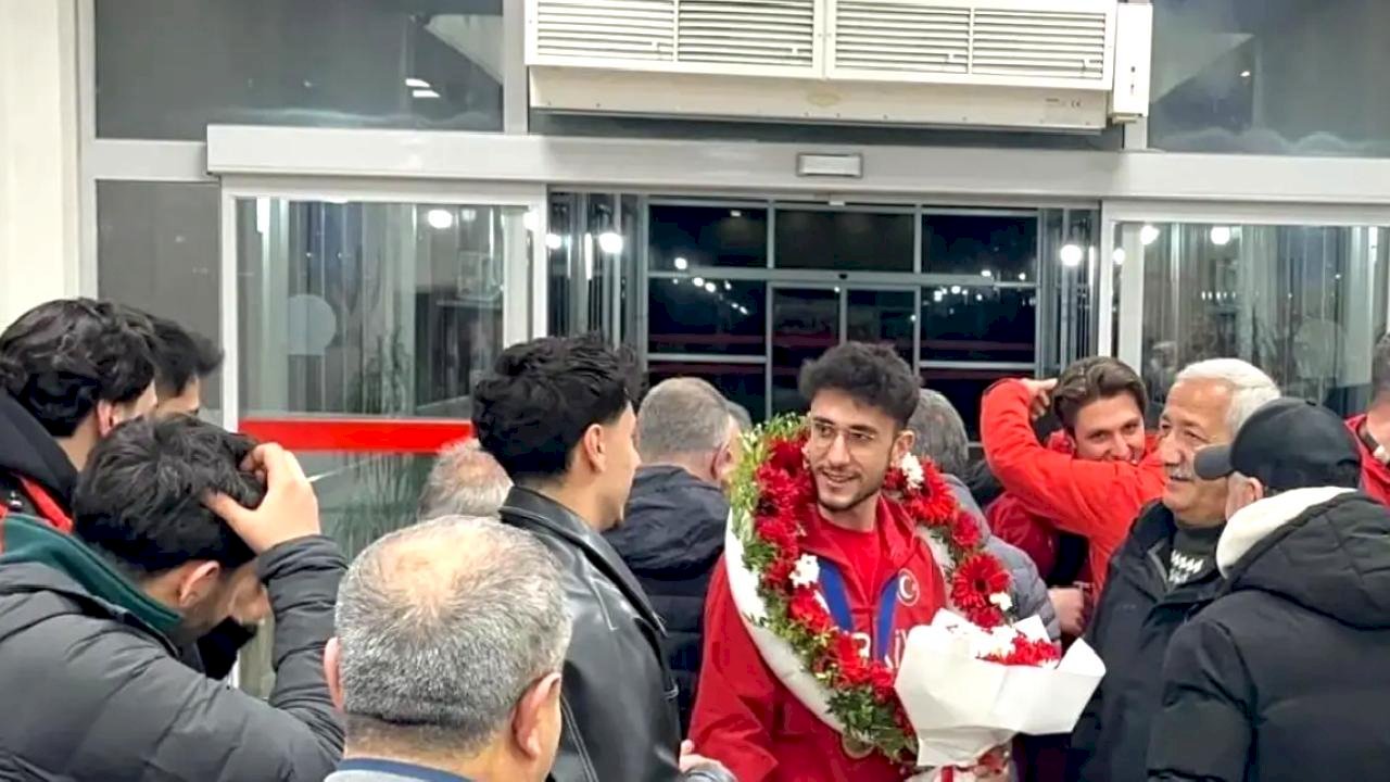 Furkan Akar Bronz Madalya ile Coşku ile Karşılandı