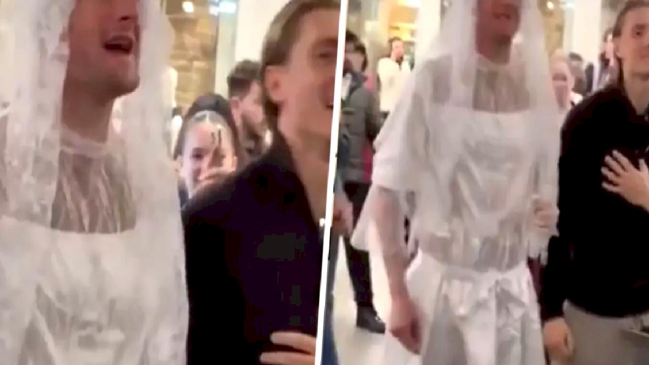 Gelinlik giyen Joe Worral kendisini eleştirenlere ateş püskürdü