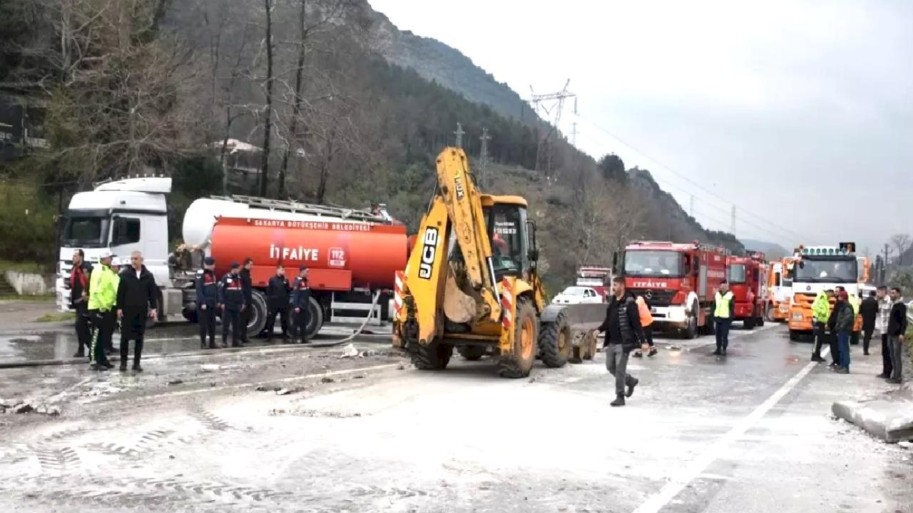 Geyve'de Trafik Kazası: 2 Yaralı