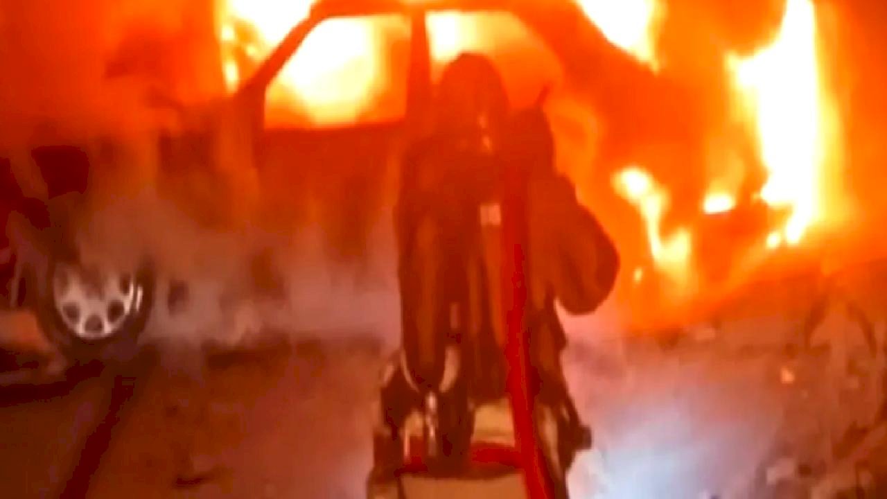 Hatay'da Seyir Halindeki Otomobil Alev Aldı