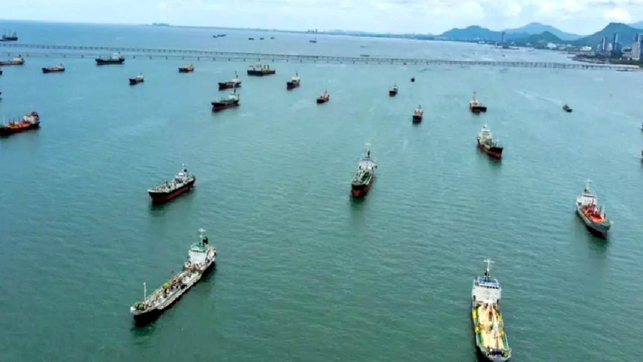 Hindistan'a ait LPG tankerleri Hürmüz Boğazı'ndan geçti