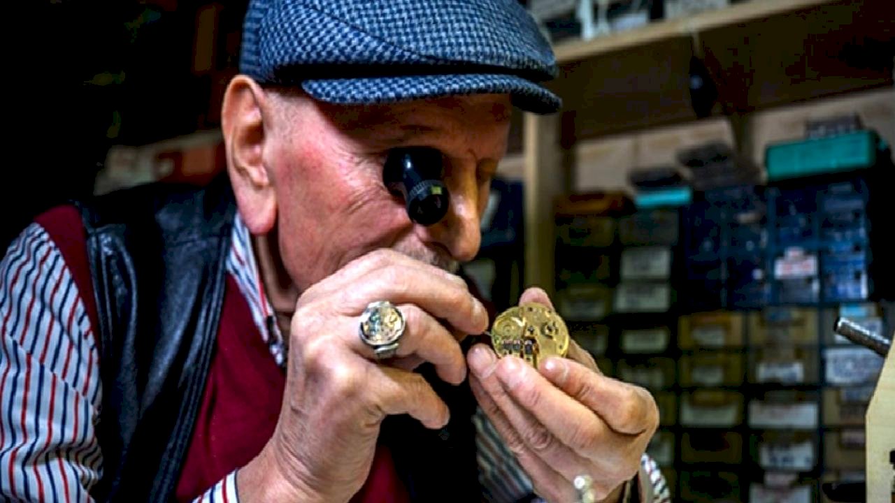 İstanbul'da 2İskele Arif Usta' 58 yıldır zamanı onarıyor