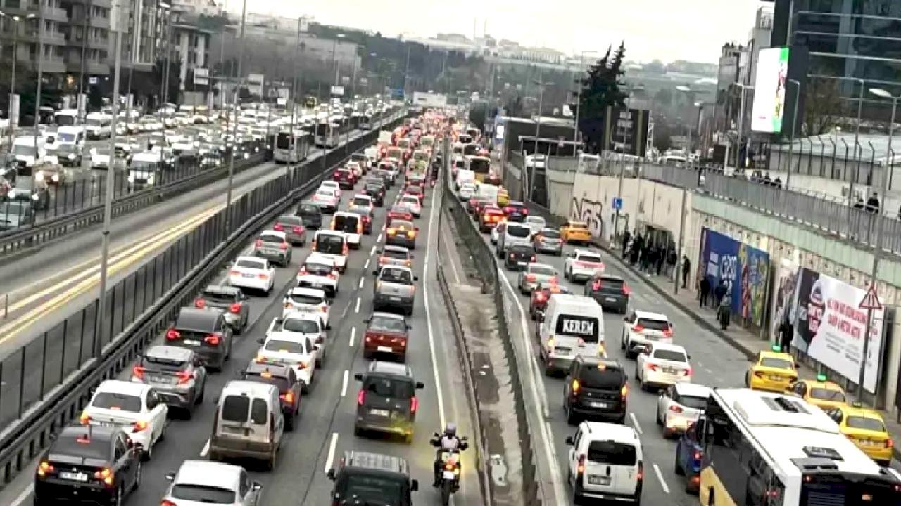 İstanbul'da akaryakıt zammı trafiğe yansımadı
