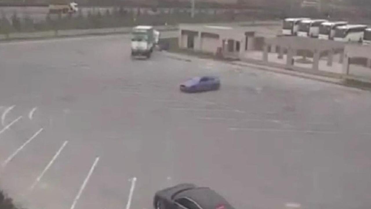 İstanbul’da drift yapan iki sürücü jandarmaya takıldı