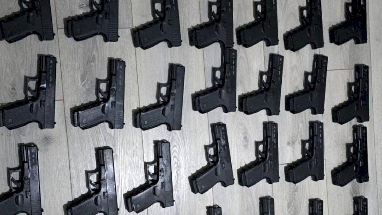 İstanbul'da gözaltına alınan şahsın konutundan 50 adet tabanca çıktı