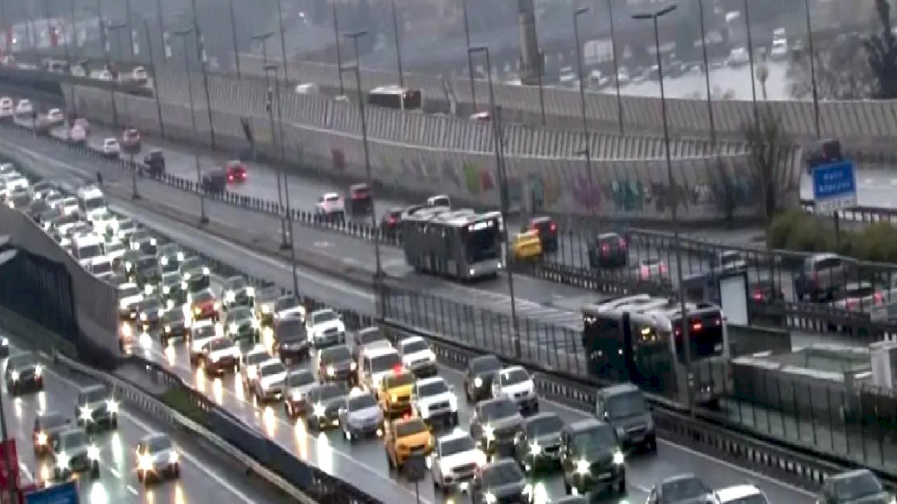 İstanbul'da trafik yoğunluğu yüzde 60'a ulaştı