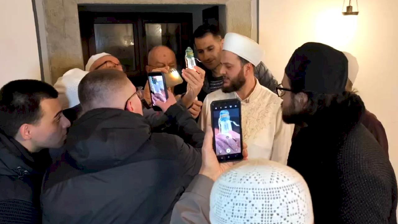 Kadir Gecesi'nde Sakal-ı Şerif'e Yoğun İlgi