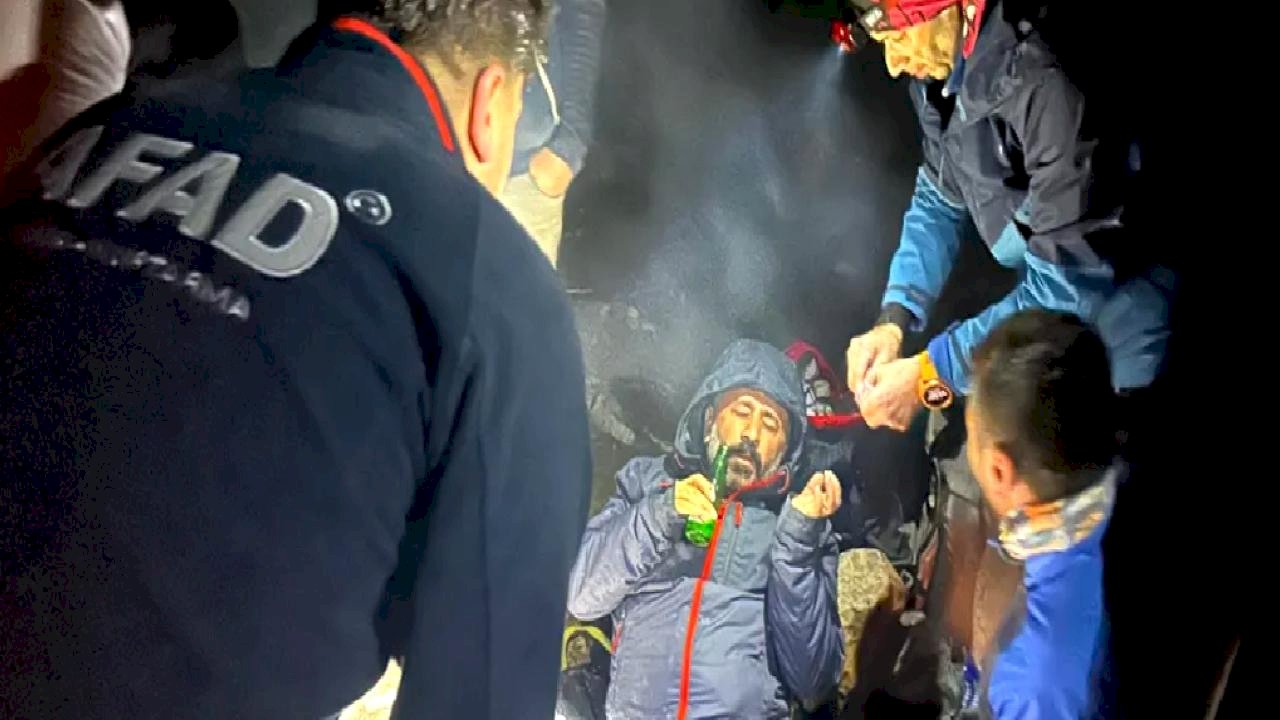 Kahramanmaraş'ta mahsur kalan 8 dağcı kurtarıldı