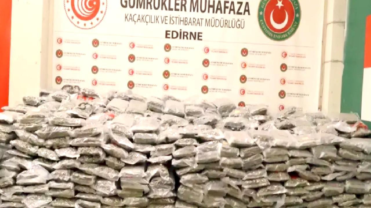 Kapıkule'de 1.4 Ton Esrar Ele Geçirildi